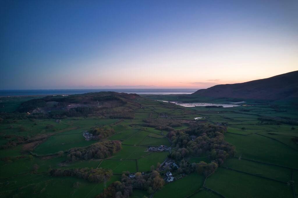 Luxurious Cottage With Hot Tub, Lake District Duddon 외부 사진